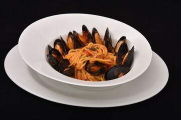 spaghetti with mussels, a classic Italian dish, also known as Spaghetti alle cozze.This dish is typical of the Campania region around Naples.It is usually prepared with mussels, garlic, white wine, 