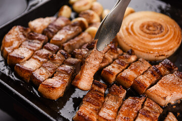 구운 돼지고기 연출이미지