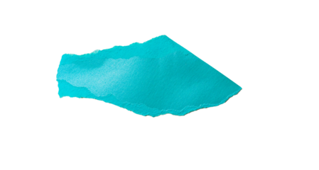 Tira de papel azul verdoso desgarrado sobre fondo aislado
