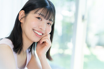 Fototapeta premium スキンケアをする女性