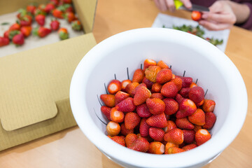 Cutting strawberry calyx with kitchen knife