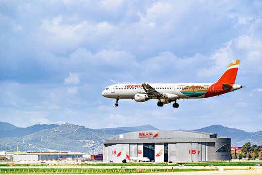 Barcelona, ​​Spain; April 5, 2025: Iberia Airbus A321 landing at Josep Tarradellas Airport in Barcelona-El Prat