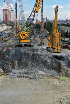 Aerial view of construction machinery looming over the construction site, with cranes against the skyline, Sar&Auml;&plusmn;yer, &Auml;&deg;stanbul, T&Atilde;&frac14;rkiye.