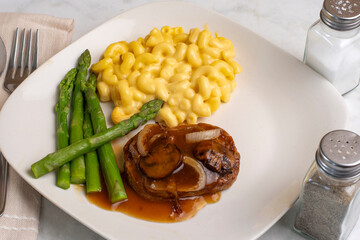  salisbury steak, with macaroni and cheese