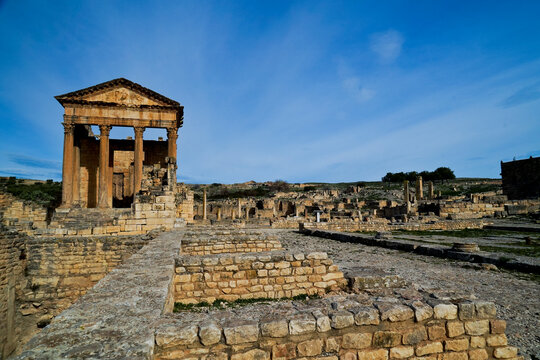 Dougga &egrave; uno dei siti architettonici pi&ugrave; rappresentativi della Tunisia e il meglio conservato del Nord Africa, dichiarato Patrimonio dell'Umanit&agrave; dall'UNESCO