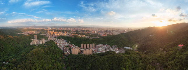 Naklejka premium Aerial panorama of Taipei city at sunset, Taiwan.