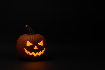 ハロウィン ジャック・オー・ランタン カボチャ 暗闇 恐怖 不気味な 怖い 笑顔 炎 オレンジ 光 闇 夜 祭り 幽霊 仮装 イベント 秋 彫刻 怖い