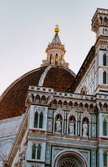 Naklejka premium Florence. Italy - 09.06.2025: Close-up view of the historic Florence Cathedral, Santa Maria del Fiore, showcasing Brunelleschi's iconic dome and the intricate marble facade.