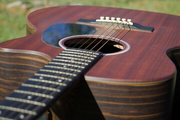 Obraz premium Guitar in a field