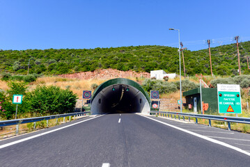 Autobahn Aftokinitodromos 1 / &Alpha;&upsilon;&tau;&omicron;&kappa;&iota;&nu;&eta;&tau;ό&delta;&rho;&omicron;&mu;&omicron;&sigmaf; 8 vor Stylida in Richtung Athen (Griechenland)