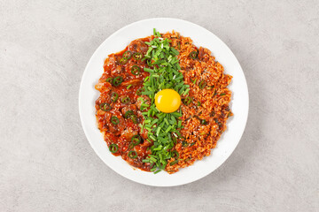 The cockle is a member of the rock clam family. Its shell has fan-shaped ridges. It spawns in September and October and lives in sandy mud.

