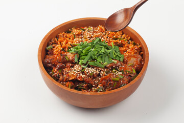 The cockle is a member of the rock clam family. Its shell has fan-shaped ridges. It spawns in September and October and lives in sandy mud.

