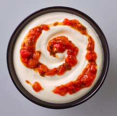 BBQ Grill Dip, isoliert, Topshot, Tomatensauce, 