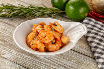 Roasted shrimps in the bowl