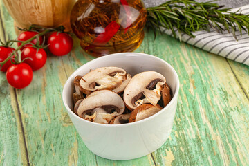 Sliced raw brown royal champignon