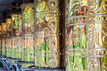 Obraz premium prayer wheel in Zhonglu Buddhist Temple, Zhongluxian tibetan village, Danba county, Garzê Tibetan Autonomous Prefecture, Sichuan, China