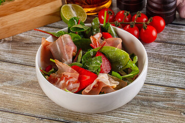 Salad with jamon, strawberry and arugula