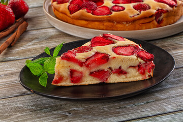 Strawberry pie tart served mint