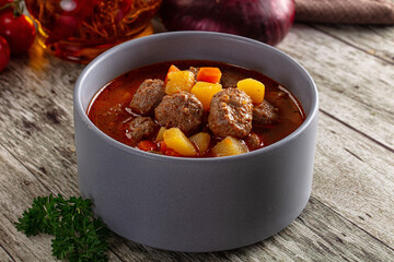 Tomato soup with meatballs and vegetables