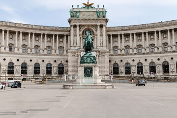 Fototapeta premium Imperial equestrian statue in front of Hofburg Palace 