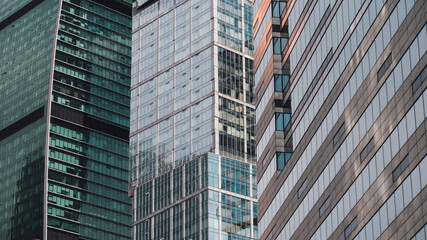 Fototapeta premium mirrored windows of the facade of an office building 