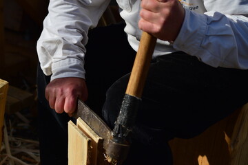 Le travail du bois par un menuisier