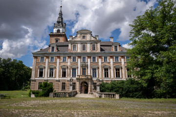Fototapeta premium Abandoned Palace Interior with Vintage Architecture and Decay