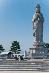 Obraz premium Grand bodhisattva du temple Naksan-sa, Yangyang, Corée du Sud