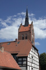 Fototapeta premium Stadtkirche St. Marien und Gemeindehaus in Usedom Stadt