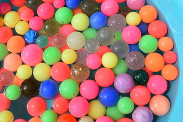 カラフルなスーパーボール