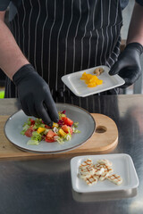 The chef lays out the salad. 