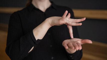 Woman showing the word center in Russian sign language. 