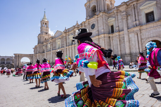 Photographs and postcards of the Plaza de Armas in Arequipa, the White City of Peru, a vacation destination with stunning views of volcanoes and the Andean snow-capped peaks