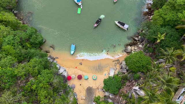 Toma cenital con dron de la playa colomitos en Jalisco M&eacute;xico