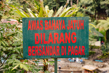 no lean on the rail sign