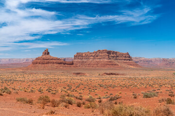Fototapeta premium Scenic Red Rock Desert Landscape with Blue Sky – Canyonlands, Utah