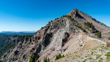 Crater Lake National Park – Deep Blue Volcanic Lake in Oregon