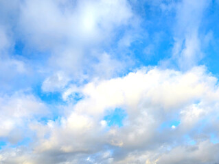 Obraz premium Bright blue sky with pure white clouds
