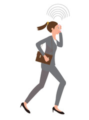 スマートフォンで仕事の打ち合わせをしているビジネスウーマン。