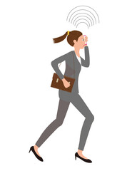 スマートフォンで仕事の打ち合わせをしているビジネスウーマン。