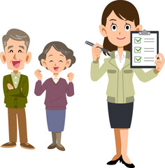 シニア夫婦とチェックリストを掲げる作業着の女性