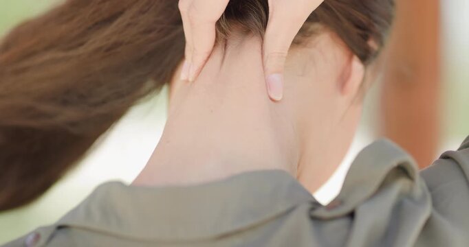 Hair styling tips for a neat ponytail with a casual outfit during a sunny day outdoors