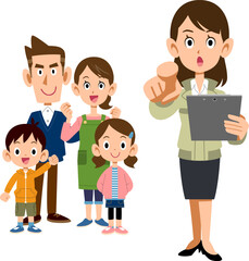 家族と指をさす工務店の女性
