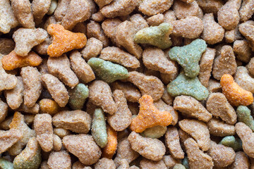 Vitaminized dry cat food. Pelleted cat food