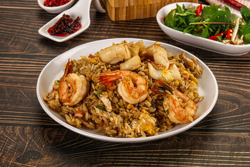 Vietnamese fried rice with prawn and squid Kom Ran