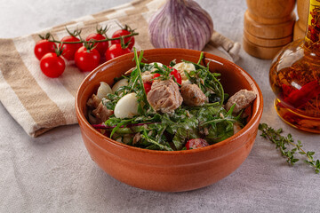 Green salad with canned tuna