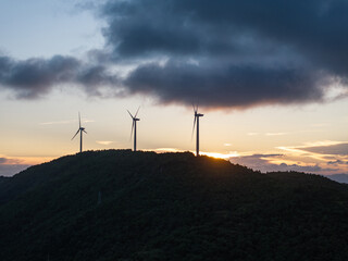 Obraz premium wind power station on mountain