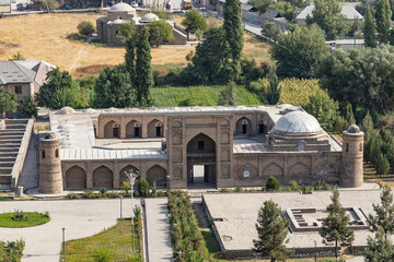 Obraz premium Architecture details of Madrassa-i Kuhna in Hisor, Tajikistan
