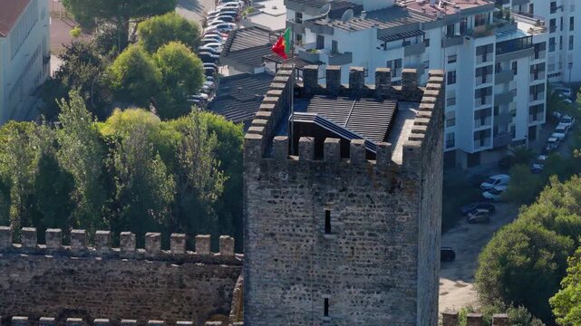 Castelo de Leiria lateral move left‑to‑right, portuguese flag on top of a tower