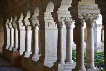 Cloître de la cathédrale Notre-Dame-de-Nazareth à Vaison-la-Romaine. France